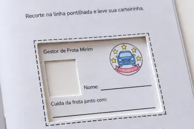 Página com a carteirinha de Gestor de Frota Mirim para recortar, com espaço para foto, nome e o campo "Cuida da frota junto com".